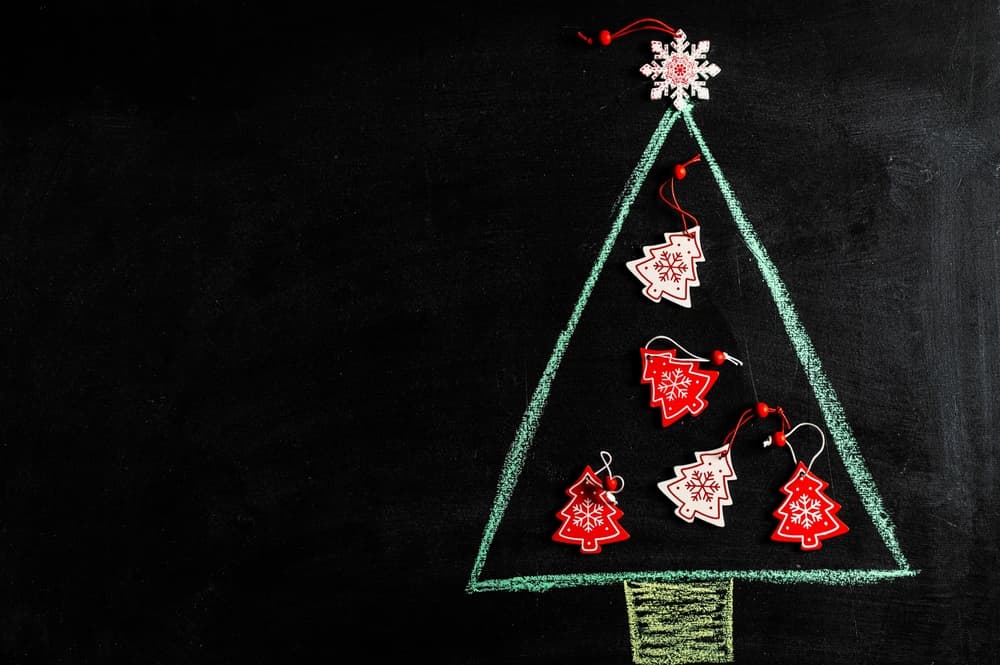 Árbol de Navidad dibujado en la pared