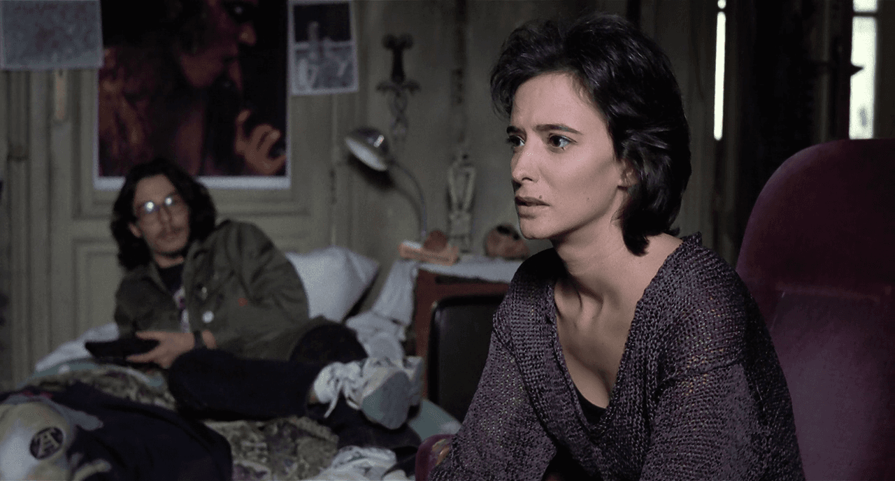 TESIS
<br>La primera cinta de Alejandro Amenábar, en 1995, sigue a una estudiante que investiga una cinta 
<i>snuff</i> por la que murió su asesor su tesis.