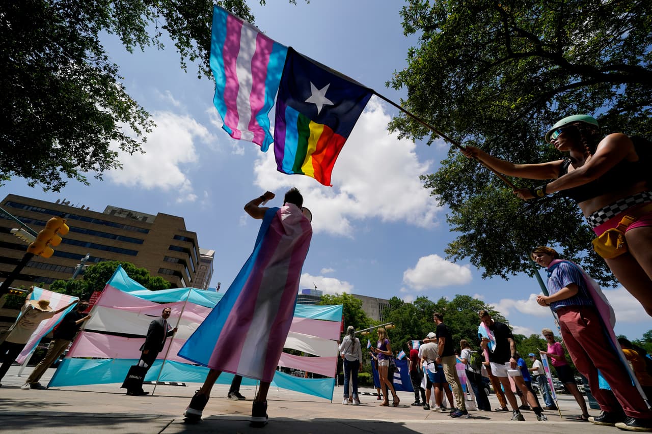 Jueza detiene las investigaciones a familias de niños transgénero en Texas