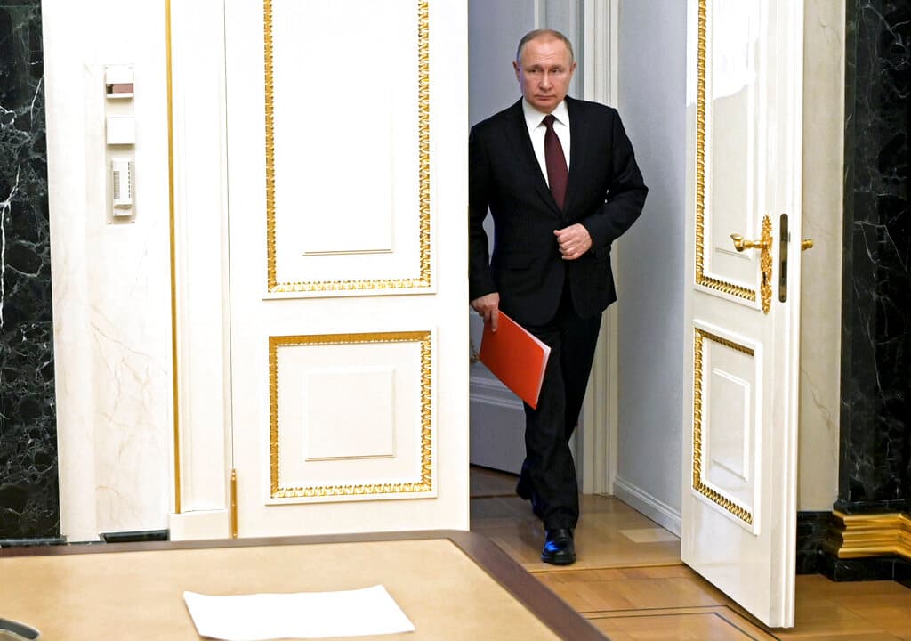 Vladimir Putin, presidente de Rusia, llega para dirigir una reunión del Consejo de Seguridad de su país.