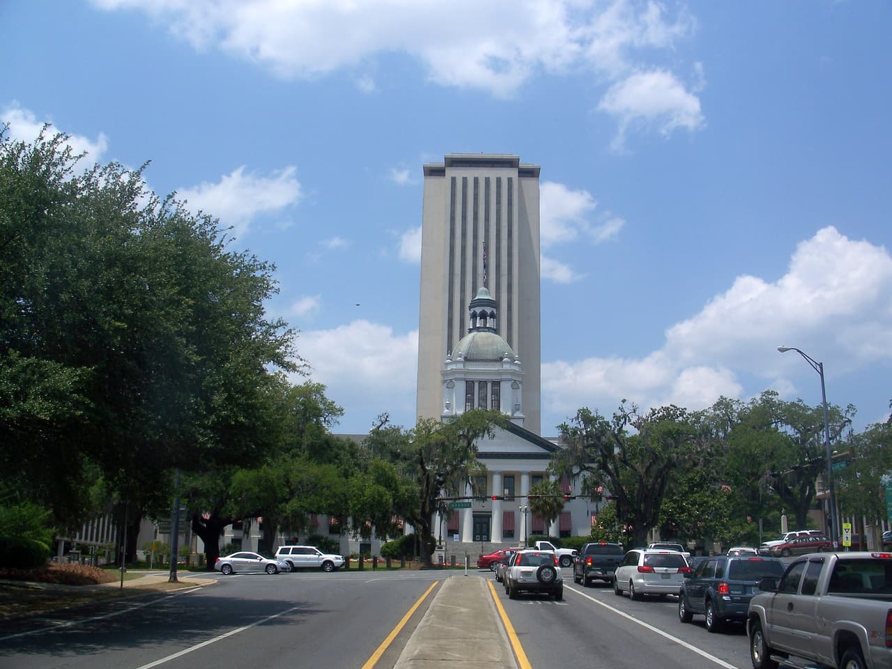 Por el 4 de julio, todos los edificios gubernamentales estarán cerrados, al igual que las bibliotecas públicas de Florida Central. Si tienes algún trámite, estos se reanudarán al día siguiente.