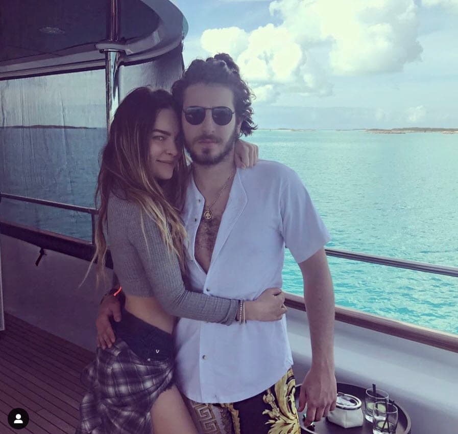 Al poco tiempo de este ajuste, su famosa hermana también realizó una publicación en sus historias de Instagram en donde felicitó a su hermano. 
<br>