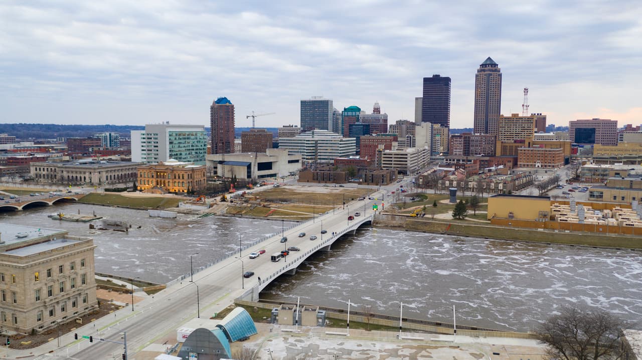 <b>Puesto 11: Cedar Rapids, Iowa.</b> El 75.9% de los hogares gasta menos del 30% de sus ingresos en vivienda. La tasa de desempleo antes del coronavirus en esta ciudad era de 3%, 0,5 puntos porcentuales más baja que la tasa nacional de febrero.
<br>