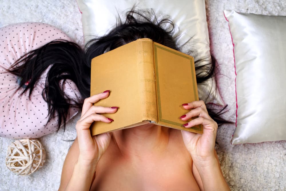 <b>GÉMINIS</b>
<br>Tienen carácter temperamental, pero a la hora del amor les gusta experimentar, así que un buen libro erótico hará el truco. ¿Ya tienen el Kama Sutra?