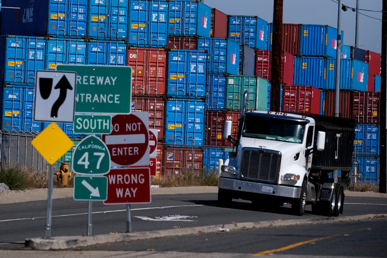 Gobierno de Biden liberará rápidamente fondos del plan de infraestructura para descongestionar puertos del país