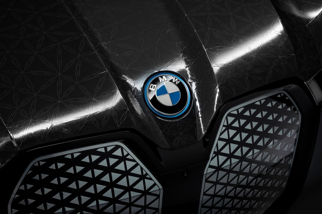 BMW iX Flow Concept