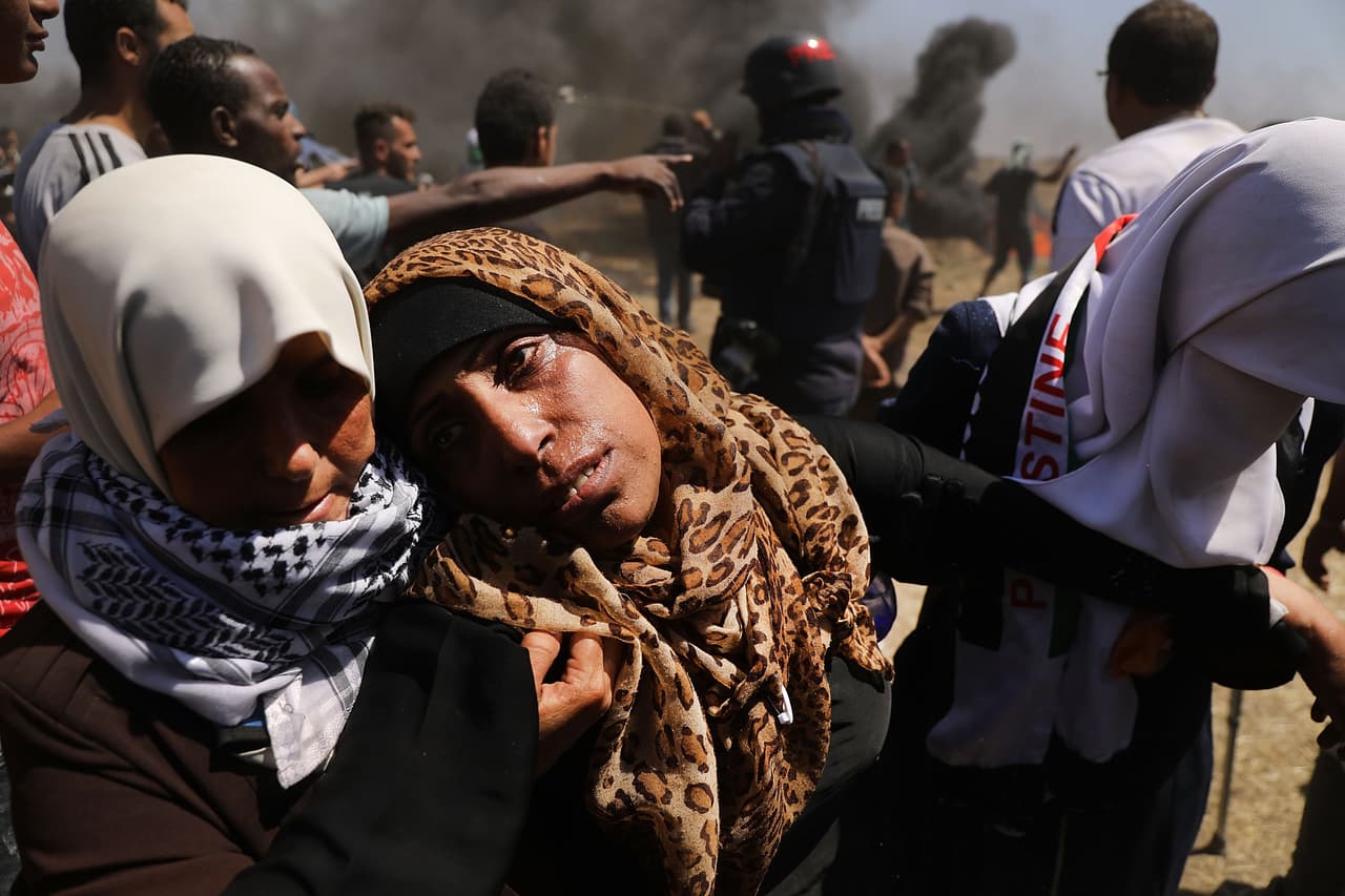 Según las estimaciones, cerca de 40,000 palestinos marcharon para mostrar su disconformidad, algunos de ellos lanzando piedras y neumáticos en llamas. El Ejército Israelí afirmó que estaban utilizando también cócteles molotov y artefactos explosivos. En todo caso, ningpun soldado israelí fue reportado herido.