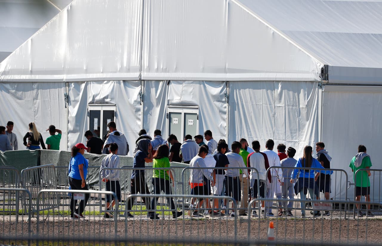 Jueces de inmigración “profundamente preocupados” por el envío a México de solicitantes de asilo