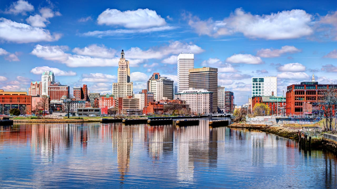<h3 class="cms-H3-H3">17. Rhode Island</h3>
<br>
<br>🌡️ 
<b>Cambio en la temperatura promedio de 1895 a 2021:</b> +10.3%
<br>
<br>🌡️ 
<b>Temperatura promedio 2021:</b> 52.6º F (11.4º C).
<br>
<br>🌡️ 
<b>Temperatura promedio 1895: </b>47.7º F (8.7º C).
<br>
