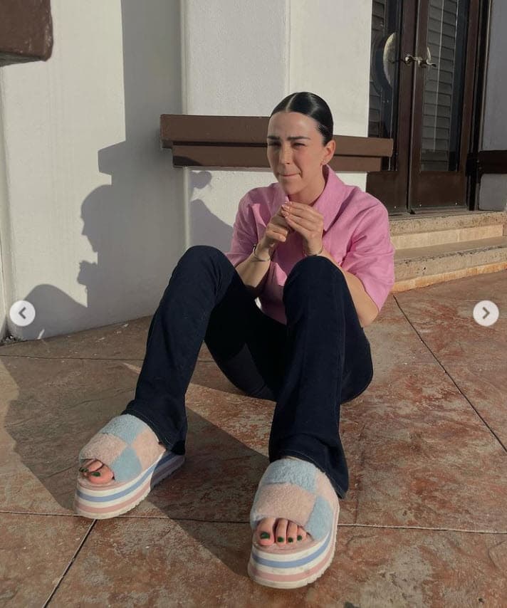 "Creo que lo importante es el presente y el pasado, es como algo que está en el aire, ni sabemos. Pero les deseamos lo mejor, creo que es bonito el amor [...]
<b> <a href="https://www.univision.com/famosos/famosa-cantante-le-pide-a-belinda-que-le-preste-a-christian-nodal-por-un-ratito-video" target="_blank">es una relación verdadera</a></b>", dijo Estibaliz Badiola en el aeropuerto de la capital mexicana. 
<br>