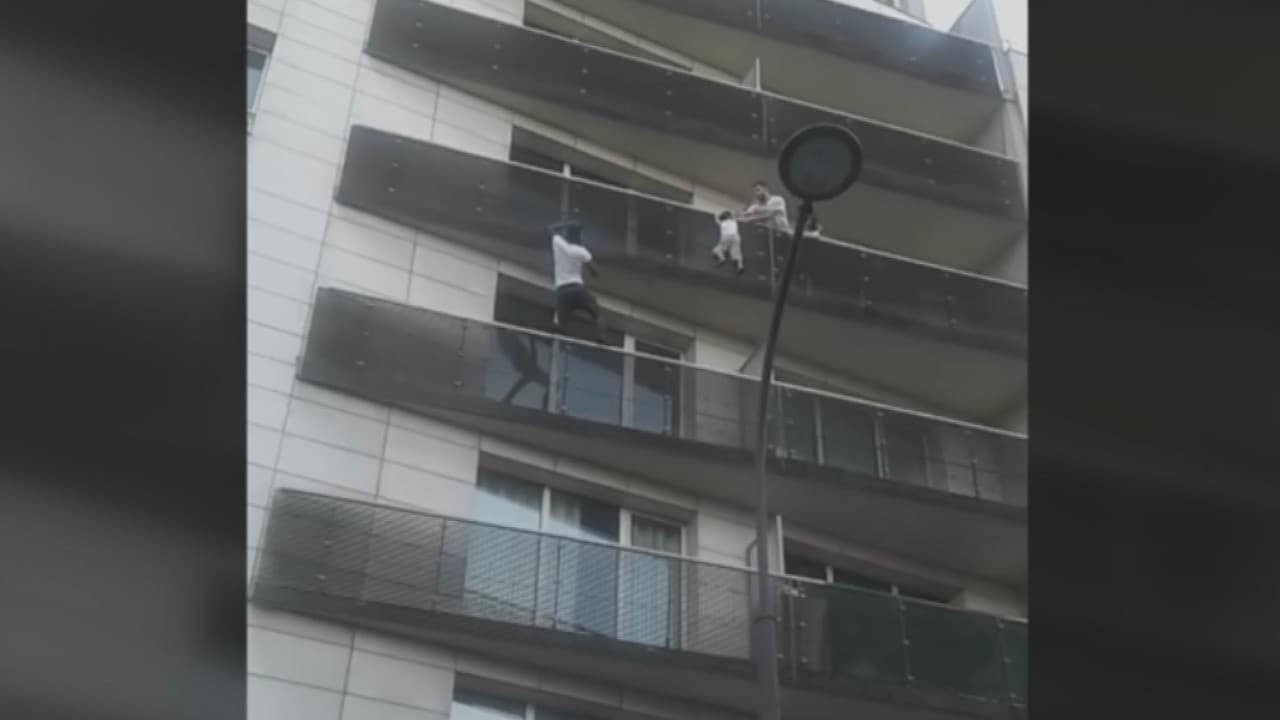Condenan por negligencia al padre del niño rescatado por el 'Spider Man' de París 