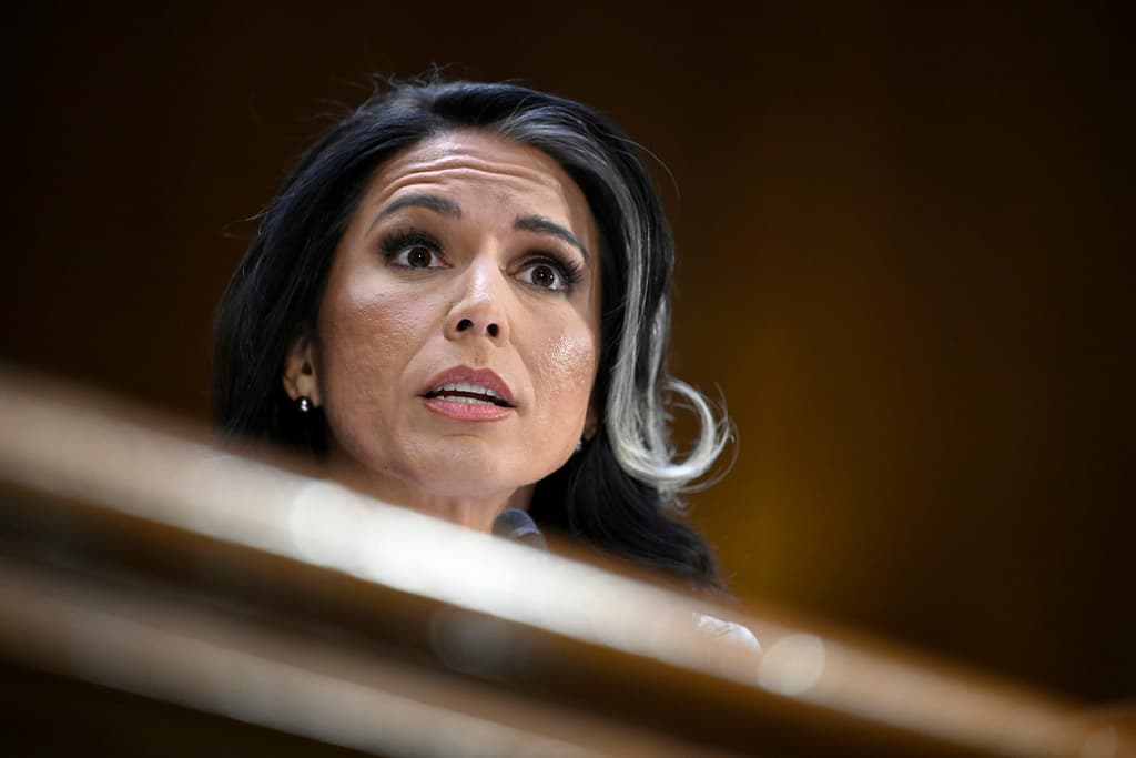La exrepresentante Tulsi Gabbard durante una audiencia ante el Comité de Inteligencia del Senado.
