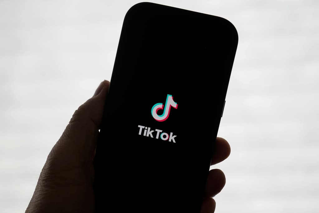 Trump pospone fecha límite de venta de TikTok y ahora Walmart intenta comprarlo