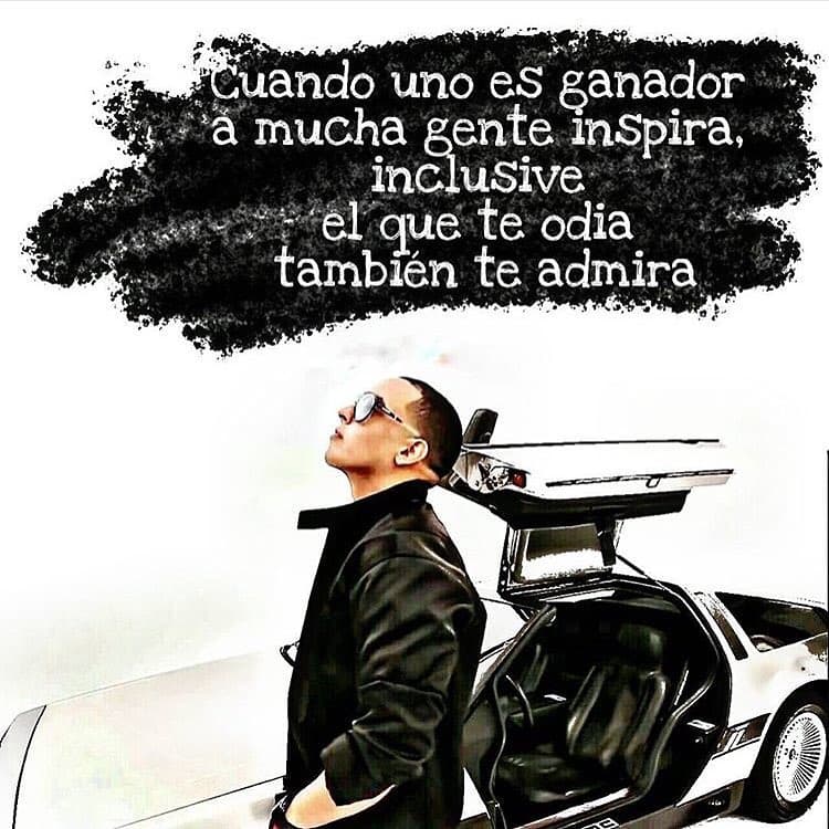 En varios de sus videoclips se lo ve a 
<b>Daddy Yankee</b> manejando algunos autos muy atractivos, o incluso emblemáticos en el mundo del espectáculo, como el 
<b>DeLorean</b> de
<b> 'Back to the Future'</b>.