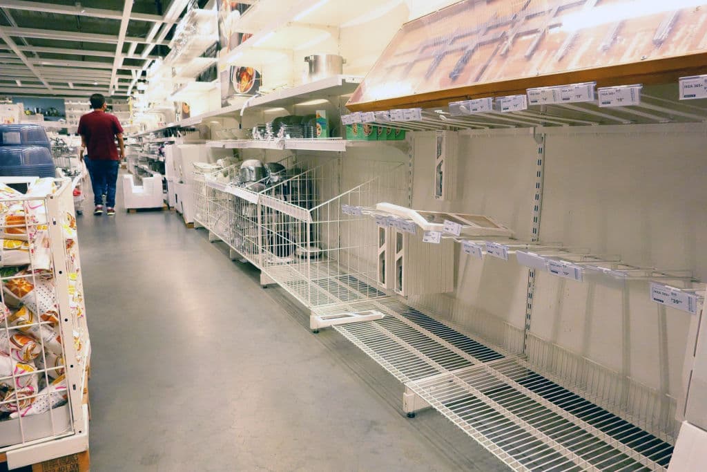 La escasez de algunos productos y el alza de precios seguirán hasta 2022, incluida la Navidad