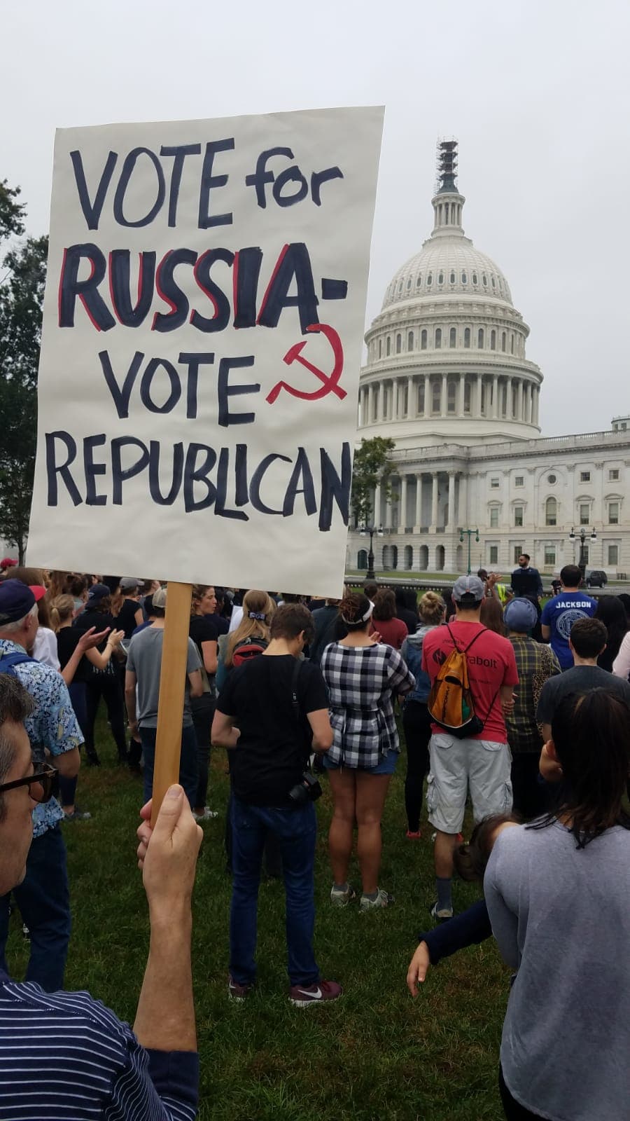 "Vota por Rusia, vota republicano".