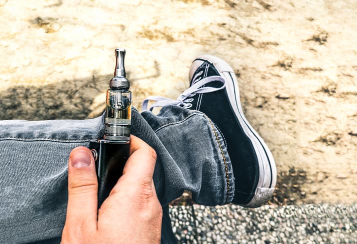Números que alarman: así consumen cigarrillos electrónicos los adolescentes y adultos jóvenes en EEUU