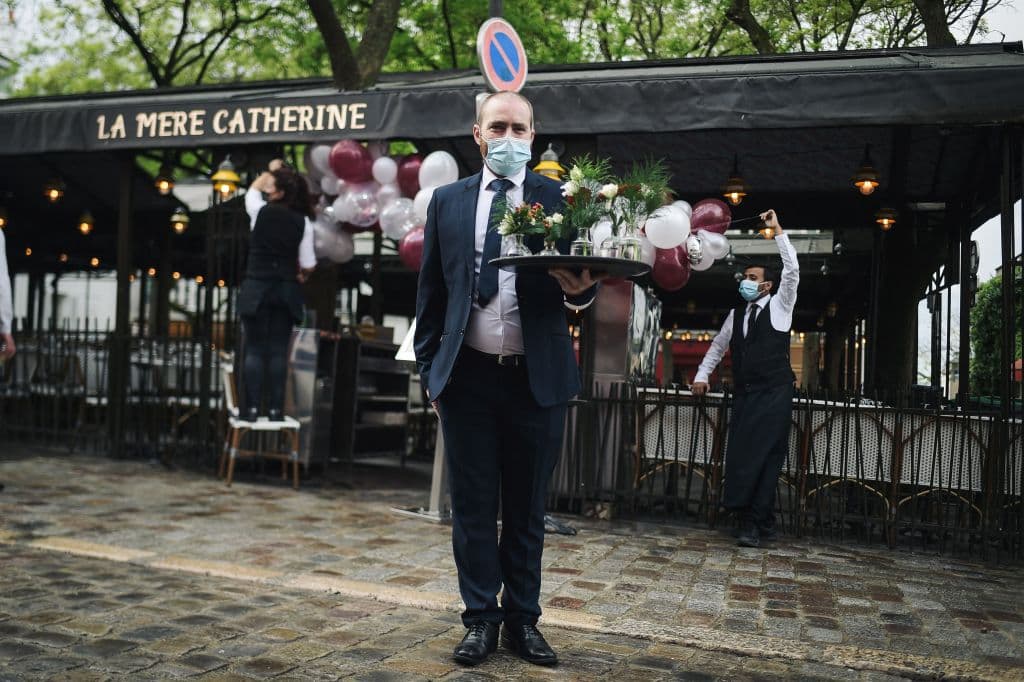 Con más de 108,000 muertos, Francia es uno de los países europeos más afectados por el 
<a href="https://www.univision.com/temas/coronavirus">coronavirus</a>, pero la situación sanitaria ha mejorado tras las duras restricciones y la vacunación, que ya está avanzando en esa nación.