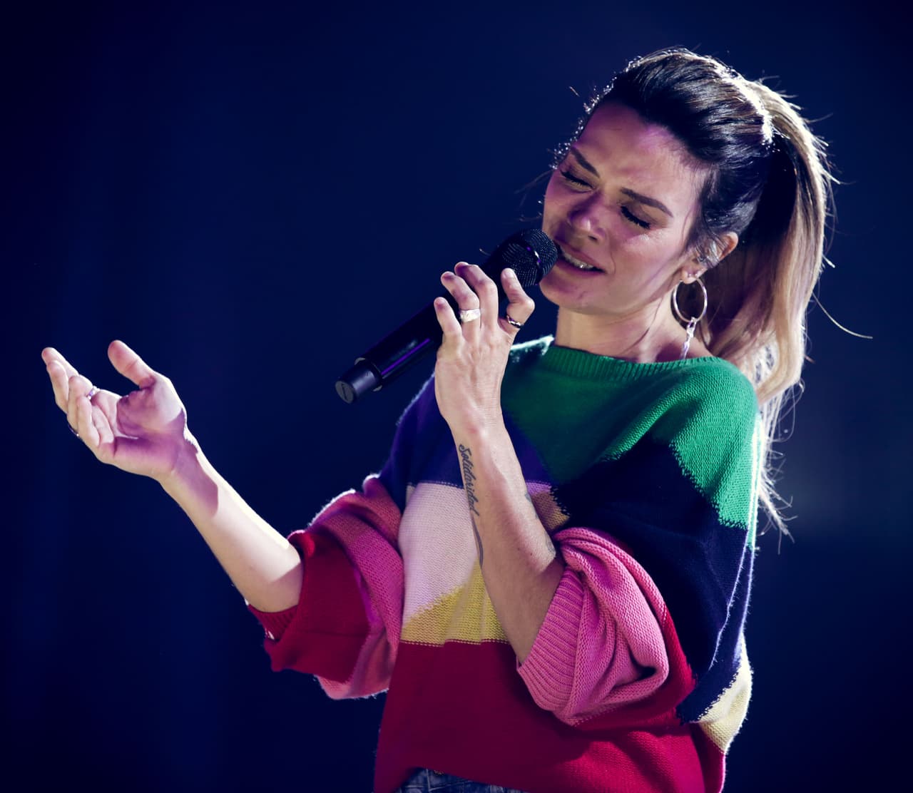 La cantautora puertorriqueña 
<b><a href="https://www.univision.com/radio/radio-nacional/en-fotos-mujeres-influyentes-de-la-industria-musical-fotos">Kany García</a></b> no ha pedido la renuncia de Rosselló por escrito, pero sí utilizó sus redes sociales para expresar su tristeza por la situación que atraviesa su país y 
<b>en un video </b>exigió al gobernador que deje su puesto.