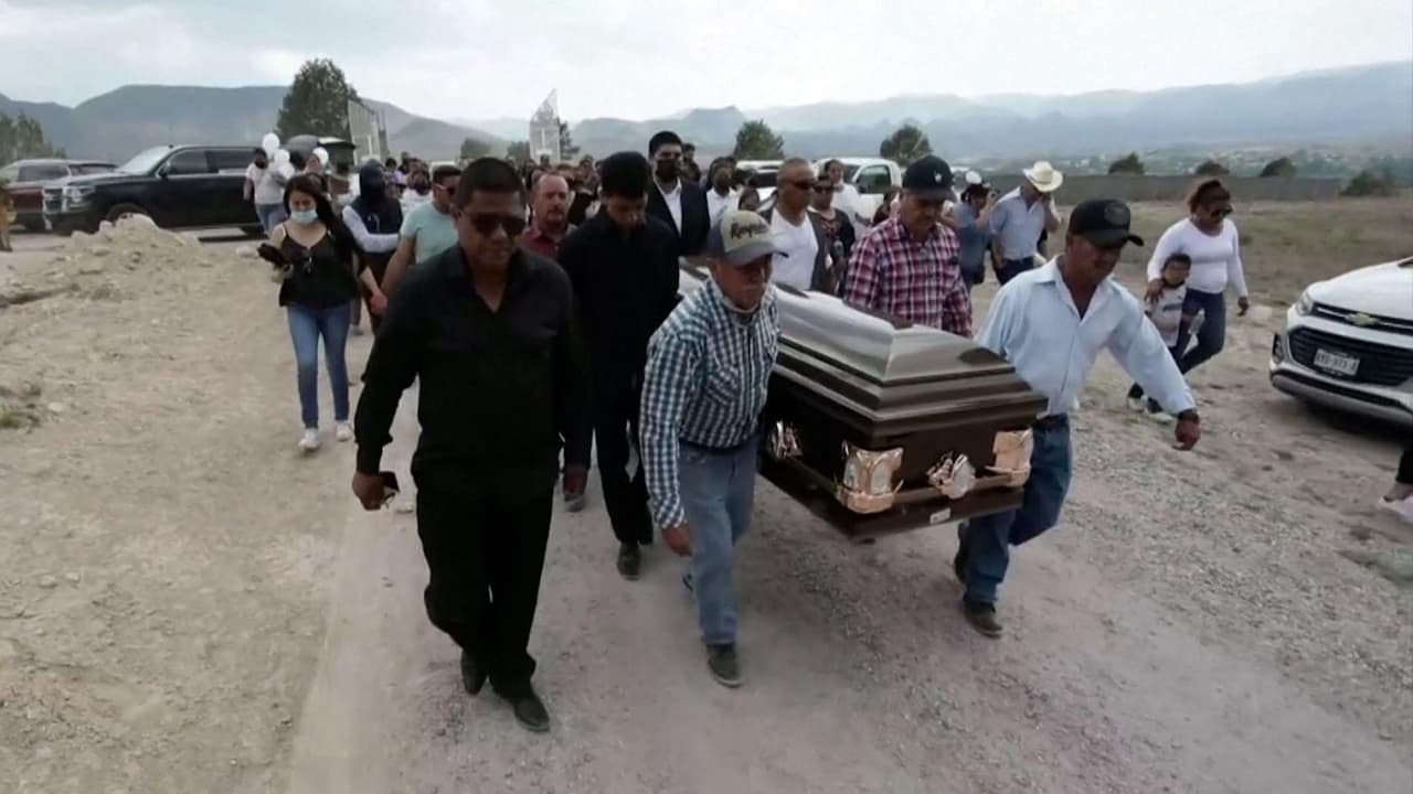 <b>En video: Las imágenes del entierro de Debanhi Escobar.</b>