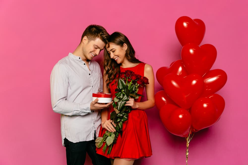 <b>GÉMINIS</b>
<br>Será un día en el que la amistad cobrará más fuerza que el amor. Esto quiere decir que compartirás las pasiones de tu vida con tu círculo cercano, ya sea pareja, amigos o familia.