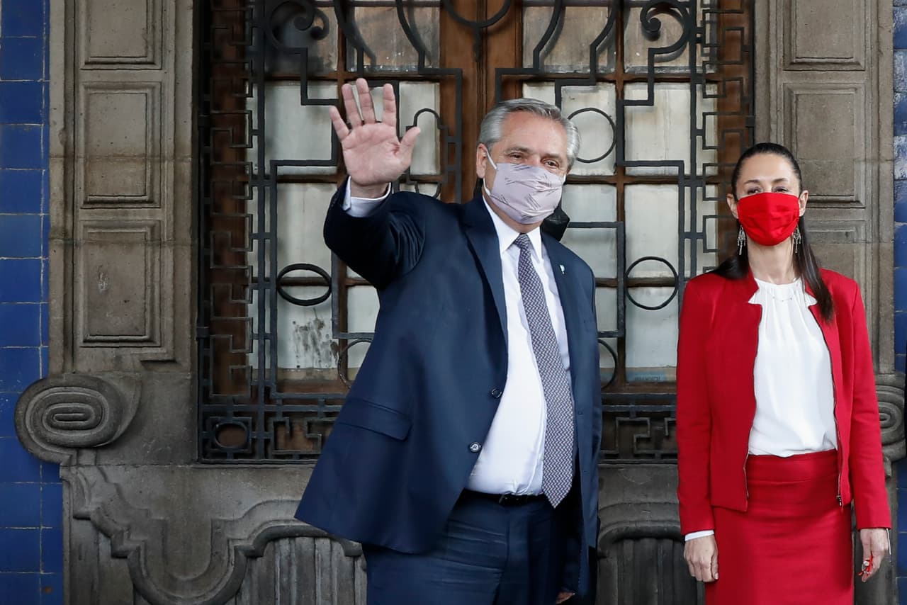 En febrero de 2021 tuvo una reunión con el entonces presidente de Argentina, Alberto Fernández, para la cual vistió un traje sastre con falda rojo, con una blusa blanca. La sobriedad y elegancia distinguen todos sus atuendos.