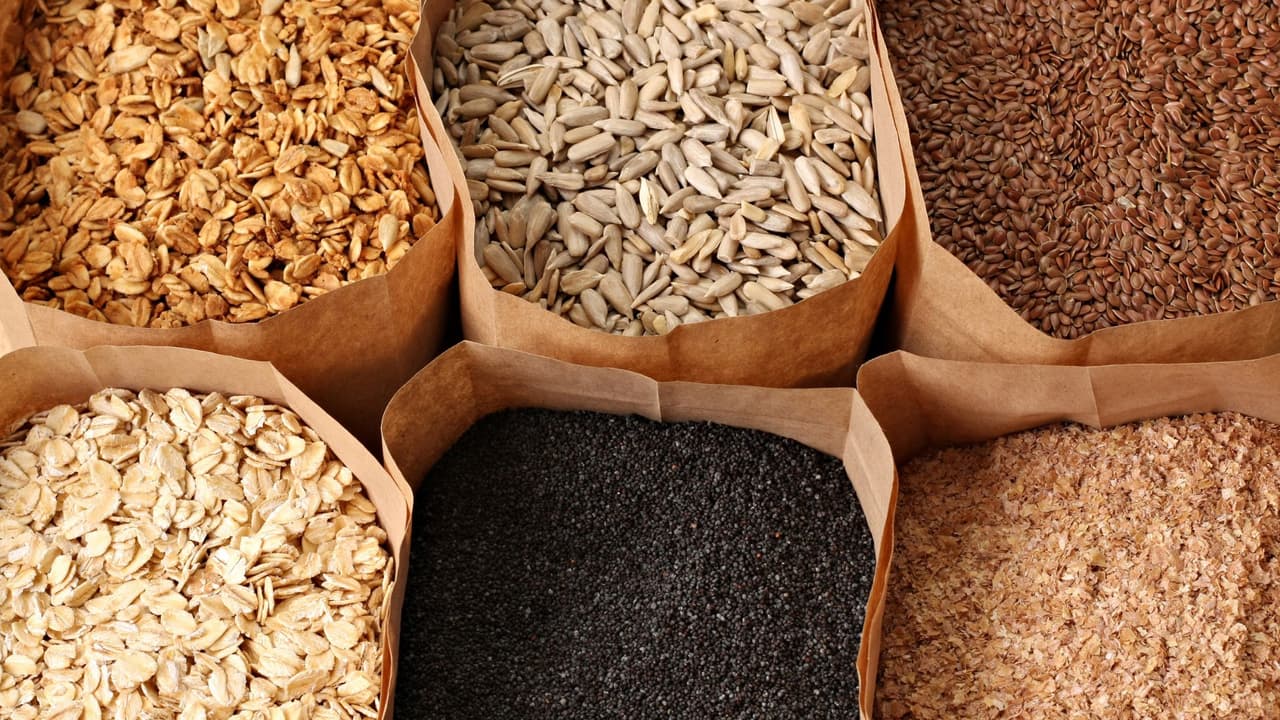 <h2 class="cms-H2-H2">Granos: maíz, frijol, arroz, quinua, trigo, ajonjolí, girasol, alubia, lenteja</h2>
<br>Los granos también son alimentos prohibidos para que los metas a México si no están en un empaque íntegro.