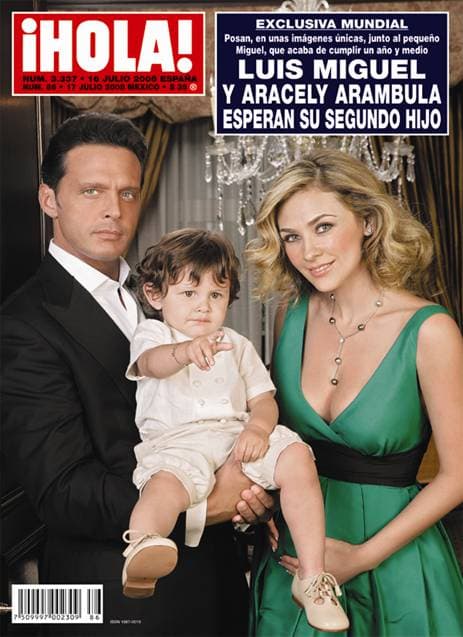 Luis Miguel y Aracely Arámbula posaron en la portada de la revista Hola México, el 8 de julio 2008, con su hijo Miguel, de año y medio de edad, para anunciar la llegada de su segundo hijo.
