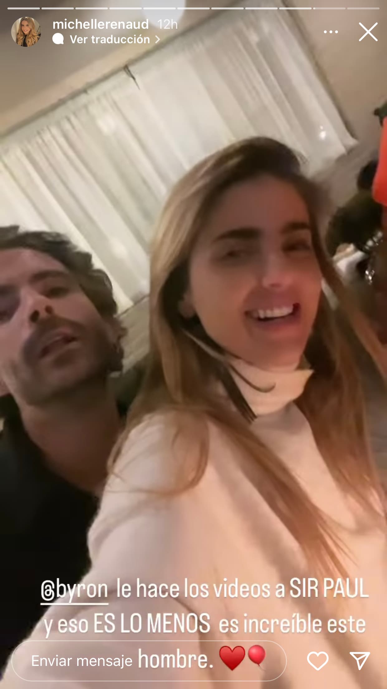 En otras imágenes que Renaud publicó al filo de la medianoche del domingo 29, se le volvió a ver junto a Benavides. 
<br>