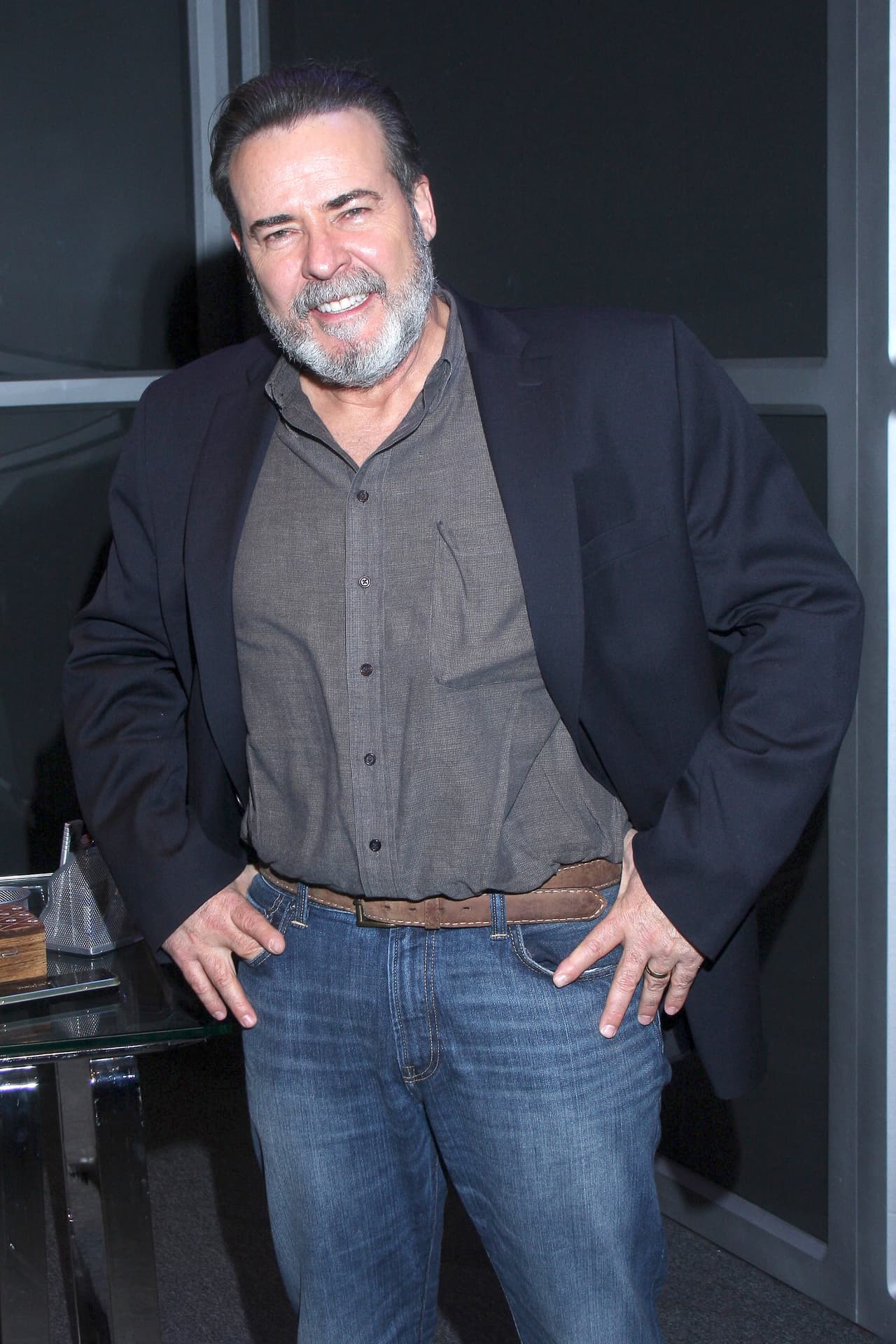 Cesar Évora relata que tienen seguidores que aseguran lo han visto con Victoria Ruffo de vacaciones y en plan romántico: “Sobre todo el público de las redes que cada vez son más una locura mayor que se inventan algo más sofisticado y más complicado. Es impresionante ver cómo se retroalimenta porque alguien dice: ‘yo lo vi y fui y esto’, ¿de dónde sacan eso?”.