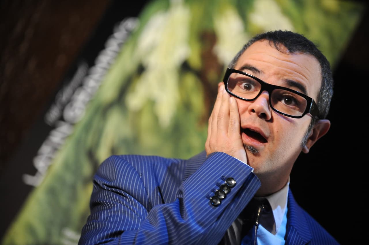 'Me duele porque muchos han perdido su capacidad de tolerancia, empática y comprensión y respeto entre nosotros, entre mexicanos. Me sigo sintiendo orgulloso de haber realizado este tema y no me arrepiento, pese a la gran cantidad de ofensas a mi capacidad de 25 años musical', fue lo que publicó en aquel momento. Aunque poco tiempo después, regresó a escribir.