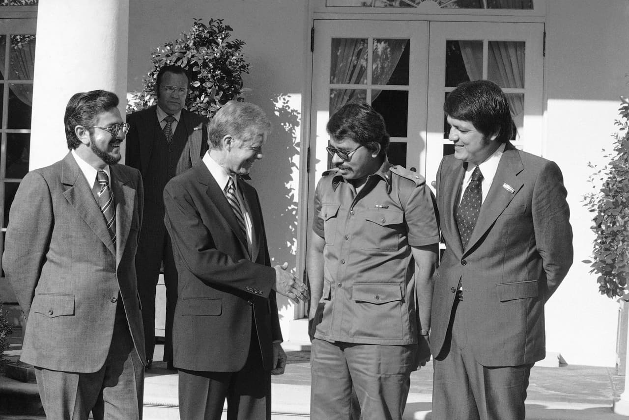 President Jimmy Carter received a Sandinista delegation at the White House: Alfonso Robelo (l), Daniel Ortega (c) and Sergio Ramírez (r), three of the five members of the governing junta. September 24, 1979.