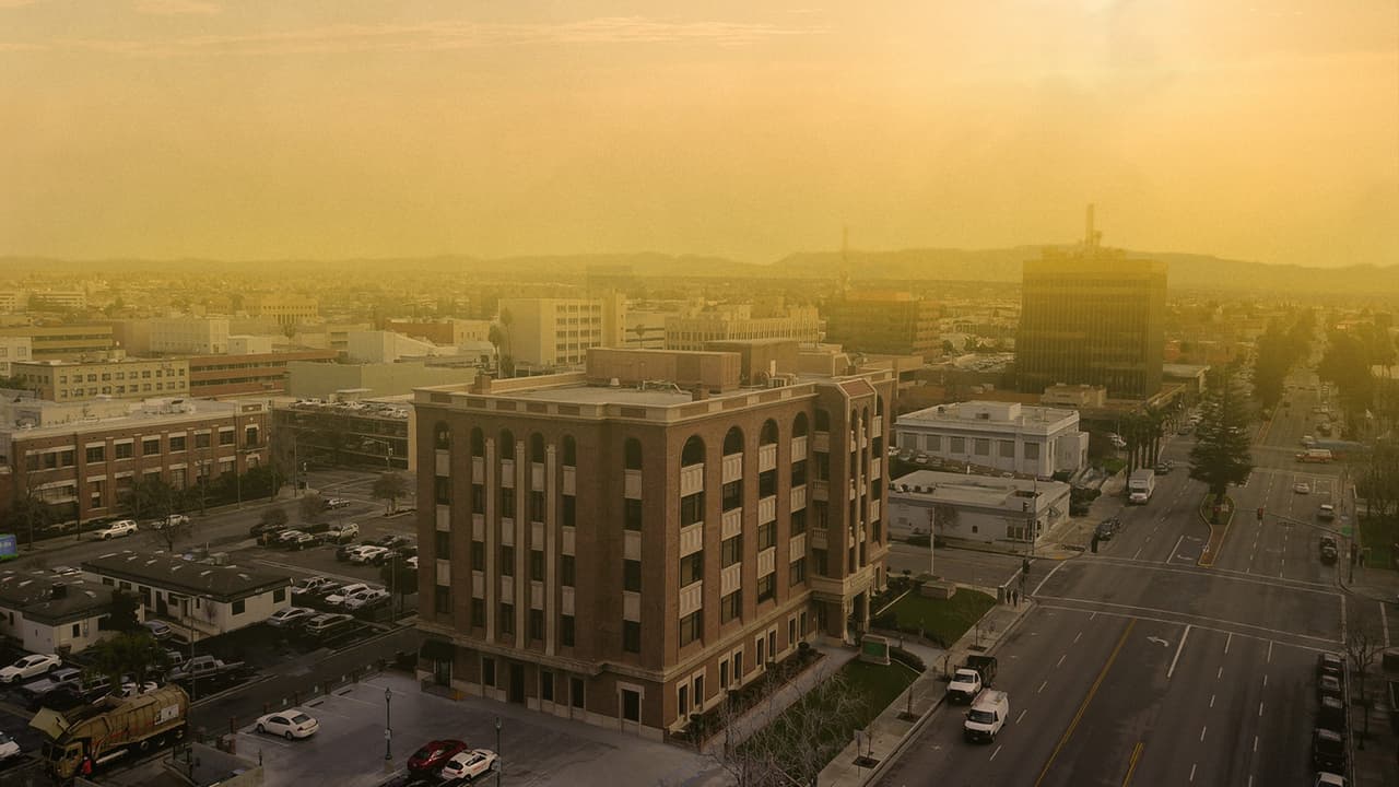 <h3 class="cms-H3-H3">1 Bakersfield</h3>
<br>El principal foco contaminante de Bakersfield procede de las refinerías de petróleo y la agricultura del Valle Central de California. La ciudad está situada en un valle montañoso y seco en el que el aire contaminado muchas veces queda atrapado en lugar de expandirse.