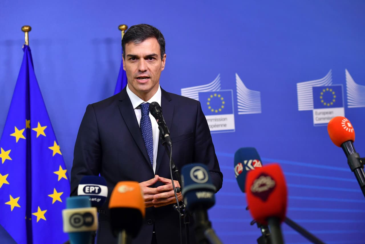 <b>Pedro Sánchez.</b> El presidente de gobierno español aseguró el 26 de enero que España dará a Nicolás Maduro un plazo de 10 días para la convocatoria a unas elecciones libres y transparentes. Si en ese plazo no se llama a un nuevo proceso electoral, Madrid reconocerá a Juan Guaidó como presidente interino del país. El anuncio de Sánchez está alineado con la posición de los 27 países de la Unión Europea que continúan negociando el reconocimiento de Guaidó, aunque ha desconocido la legitimidad de las elecciones que ganó Maduro en 2018, así como el gobierno que inició el pasado 10 de enero.