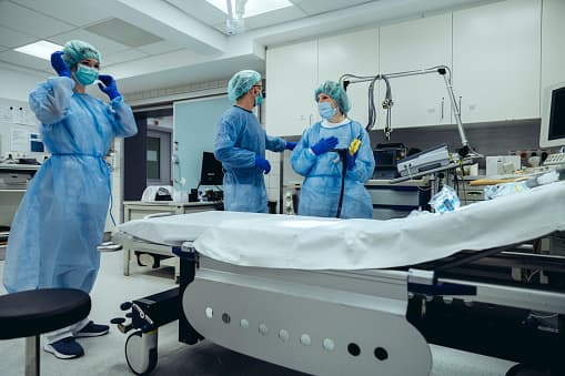 Los empleados esenciales que han estado trabajando durante todo este tiempo podrían recibir la residencia y la ciudadanía mucho más rápido. 
<br>