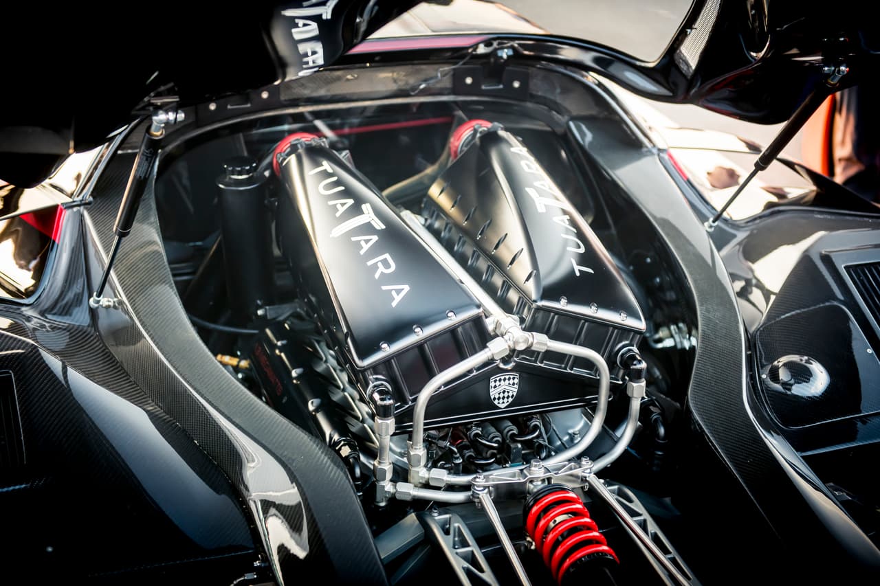 SSC Tuatara, el carro de producción más rápido del mundo con un registro de 316.11 mph (508.73 km/h).