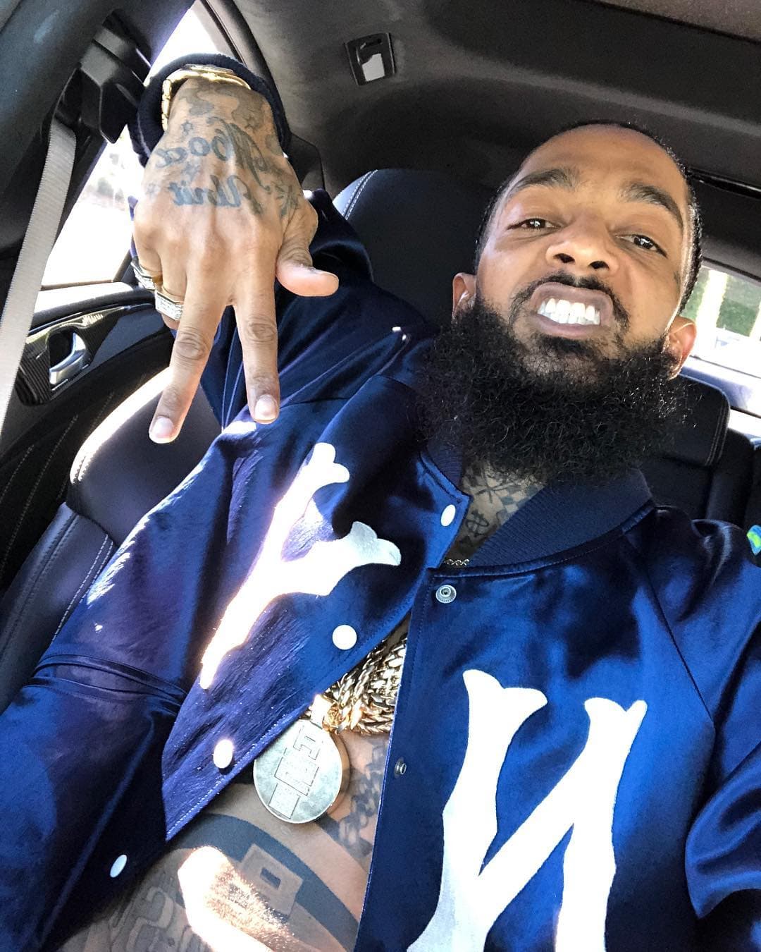 Nipsey Hussle, nominado al GRAMMY, fue asesinado en un tiroteo frente a su tienda de ropa en Los Ángeles el 31 de marzo de 2019.