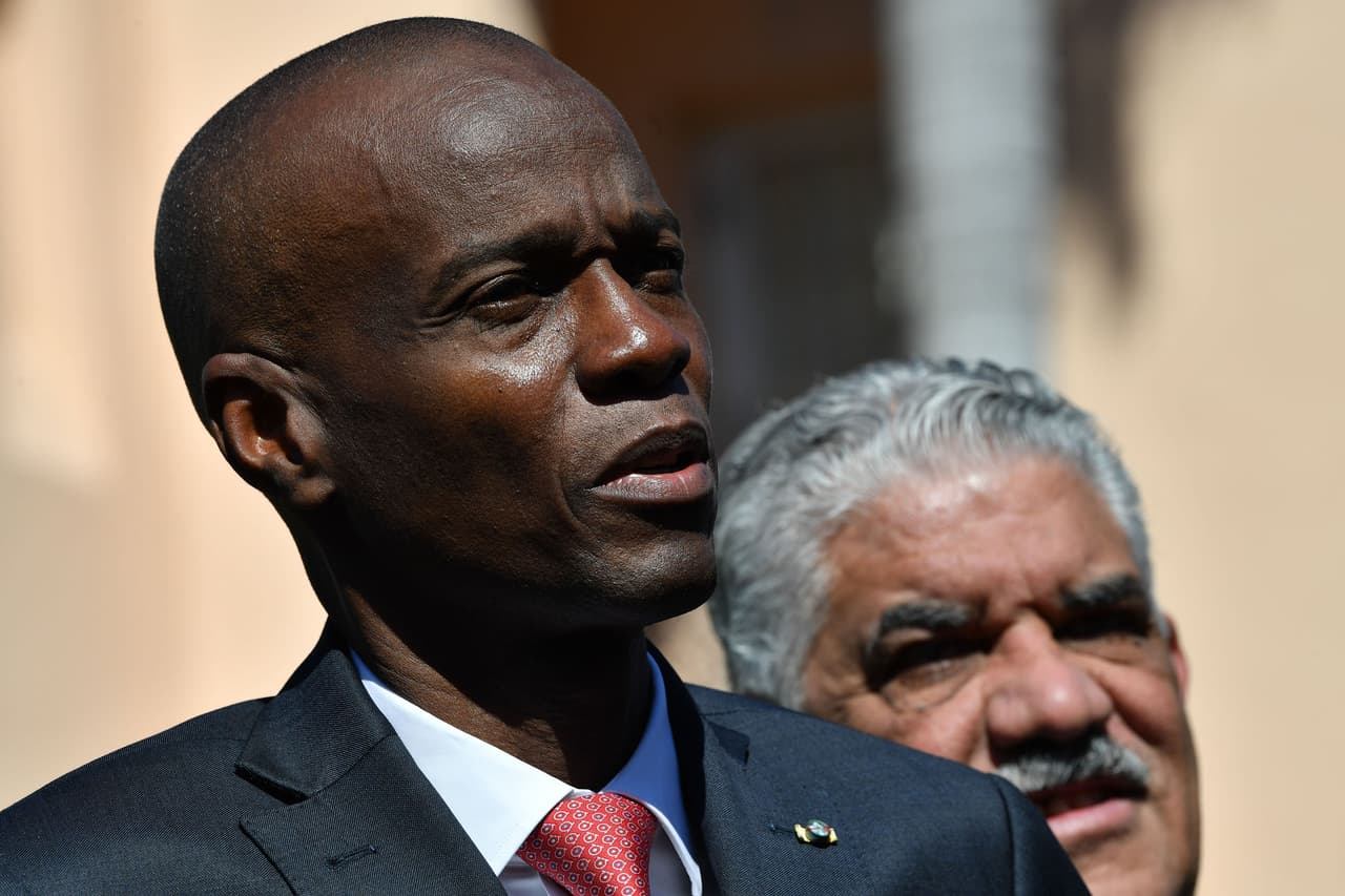 <b>Jovenel Moïse, 53 años</b>
<br>
<br>Presidente de Haití
<br>
<br>(26 junio 1968 - 7 de julio 2021)
<br>
<br>Este jóven político fue productor de plátano y gobernó su inestable y conflictivo país durante más de cuatro años. A principios del mes de julio fue asesinado en su domicilio.
<br>