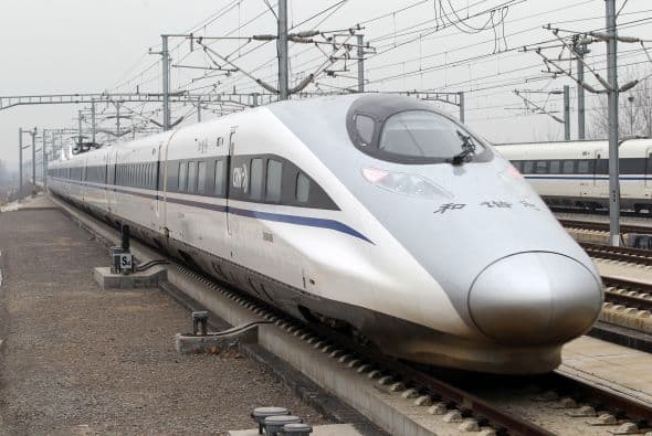 El gobierno chino inauguró el miércoles la línea férrea de alta velocidad más larga del mundo.