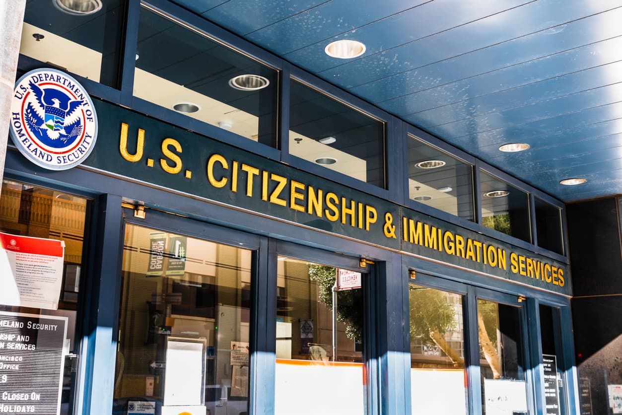 <b>Nicaragua</b>
<br>
<br>La visa H-2B se otorga por el plazo de un año, pero pueden solicitarse dos extensiones de hasta un año cada una.