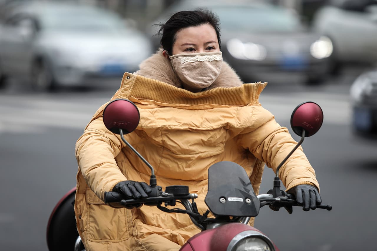 Los 
<b><a href="https://www.univision.com/noticias/confirman-en-eeuu-primer-caso-del-mortal-coronavirus-que-ha-dejado-varios-muertos-en-china?utm_campaign=Noticias+Univision+21+Fresno&utm_medium=social&utm_source=facebook&utm_content=1579635301" target="_blank">CDC confirmaron que un hombre en el estado de Washington ha sido diagnosticado con el misterioso virus</a></b>, el primer caso confirmado en EEUU desde que apareció por primera vez en China el mes pasado.