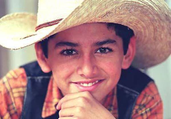 Desde pequeño 
<b>Miguel Martínez</b> conquistó a miles de niñas con sus ojos y su sonrisa en los melodramas.