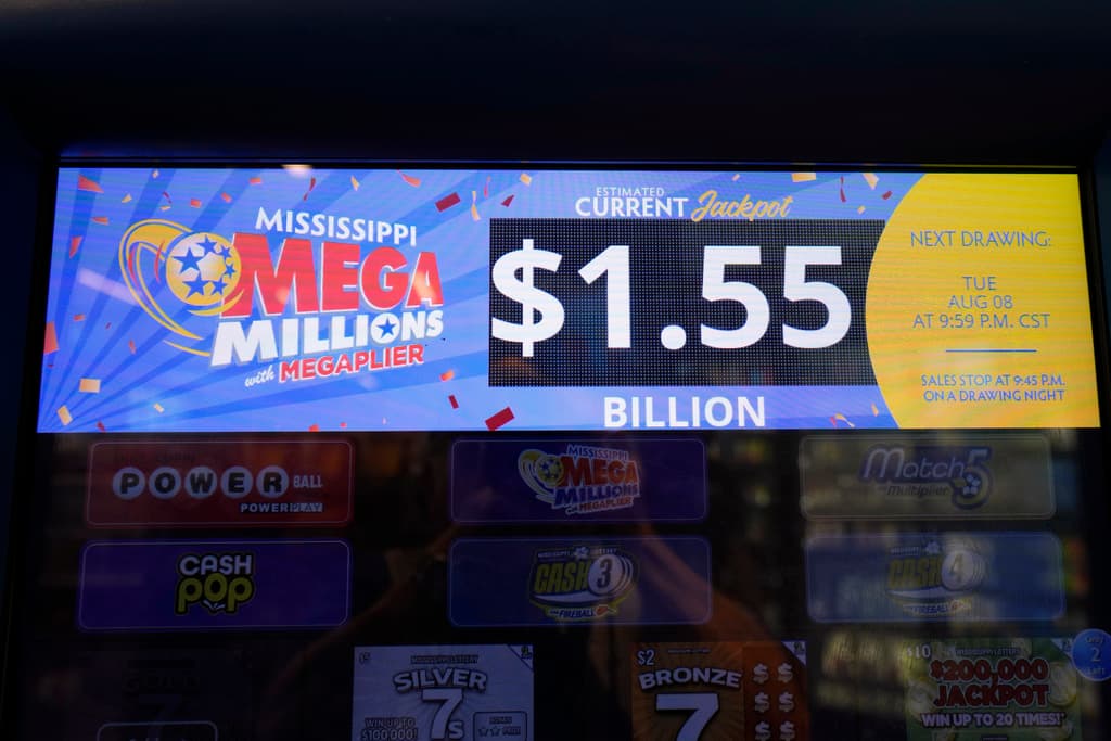Ante todo esto, surge la pregunta de si ganar un premio millonario 
<b><a href="https://www.univision.com/local/orlando-wven/ganarse-la-loteria-puede-ayudar-a-resolver-el-estatus-migratorio-en-estados-unidos-video">podría ayudar a un inmigrante en su camino a legalizar su estatus. </a></b>