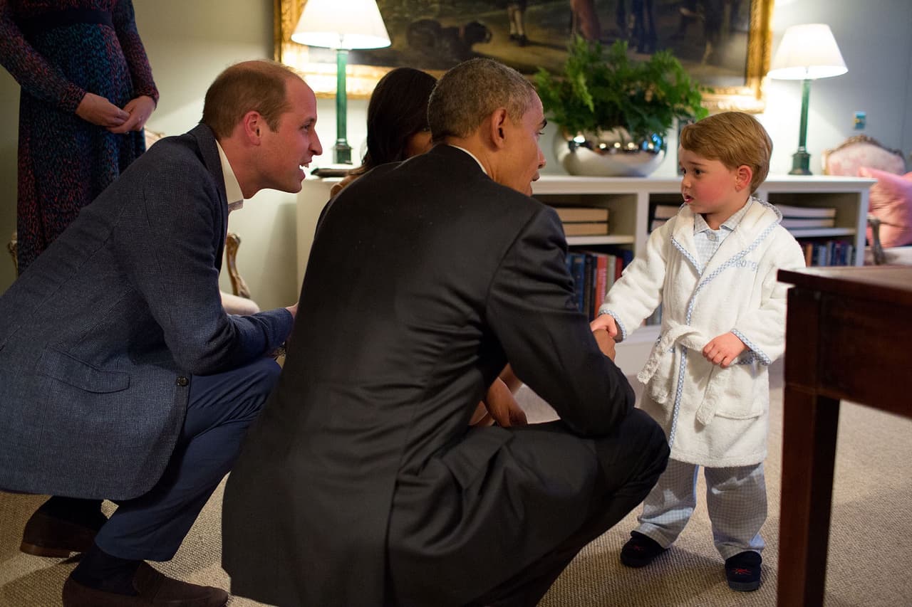 <b>22 de abril.</b> Esta fotografía del momento en que Barack Obama conoce al príncipe George durante su visita a Reino Unido, dio la vuelta al mundo.