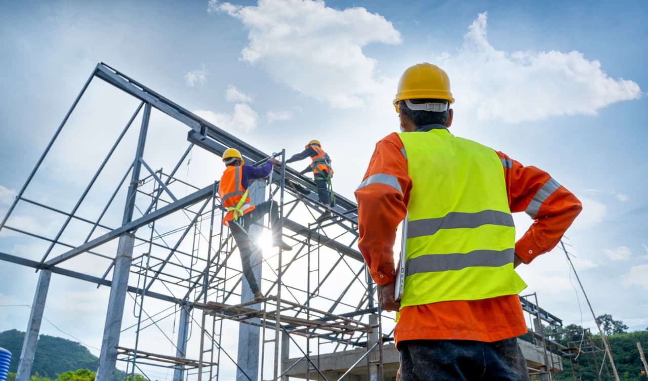 En 2020 la construcción fue el cuarto sector laboral mejor pagado en la ciudad de Nueva York, con un salario promedio de $87200. 
<br>
<br>