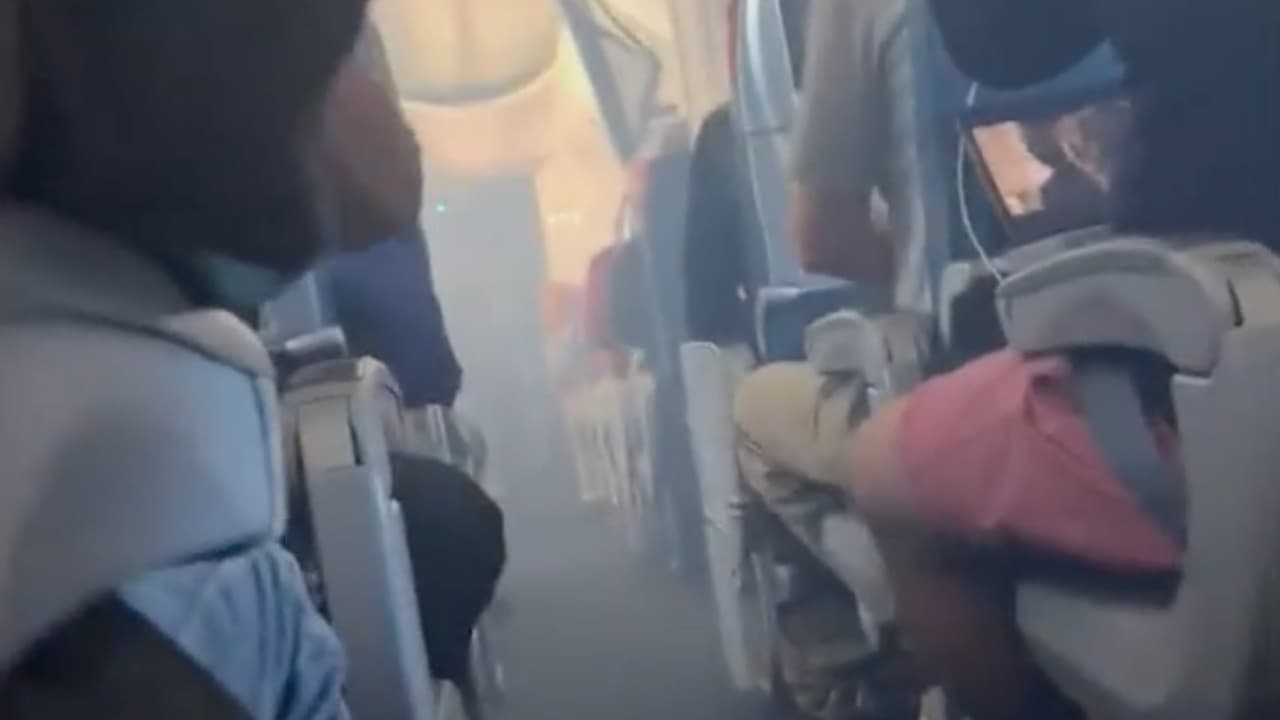 Vuelo de Atlanta a Los Ángeles aterrizó de emergencia tras llenarse de humo la cabina