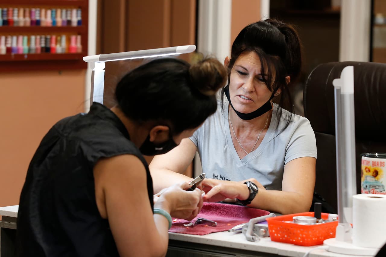 Según el gobernador Gavin Newsom, la primera transmisión comunitaria de 
<a href="https://www.univision.com/temas/coronavirus">coronavirus</a> en California ocurrió en un salón de belleza. El mandatario estatal hizo la declaración la semana pasada sin dar detalles de la ciudad o el negocio en donde esto ocurrió.