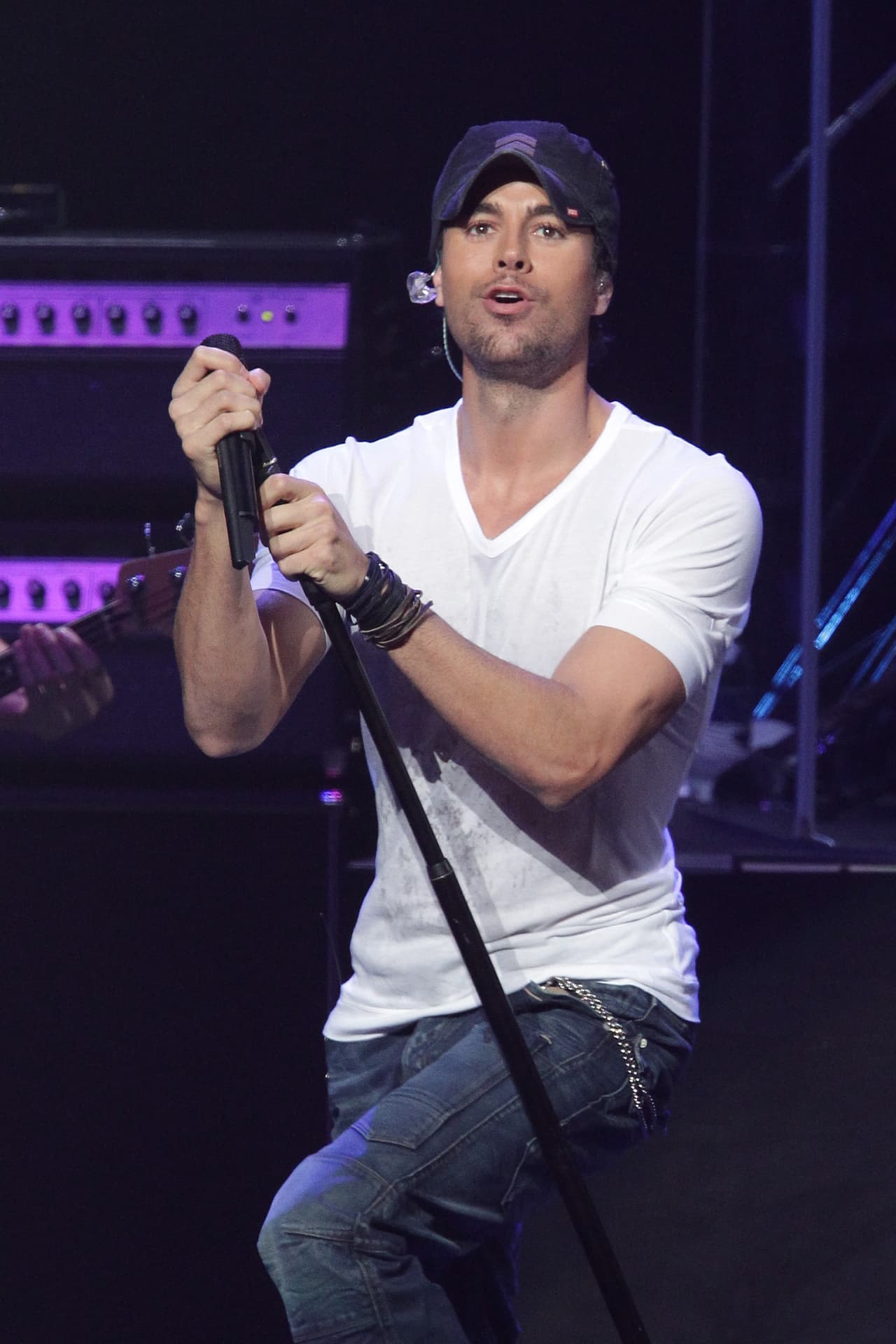 Enrique Iglesias dominó la música hispana en 2010 con la canción 'Cuando me enamoro', que hizo a dueto con Juan Luis Guerra.