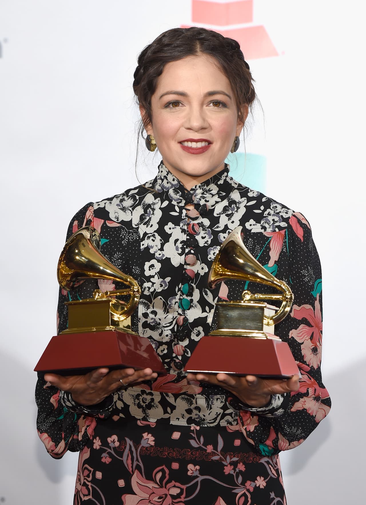 Natalia Lafourcade está nominada junto a Shakira, Juanes, Alex Cuba, y La Santa Cecilia en la categoría Mejor Álbum Pop Latino por su más reciente trabajo, 'Musas Vol.1'.