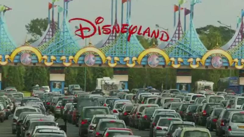 Director de escuela primaria de Huntington Beach se suicida en Disneyland